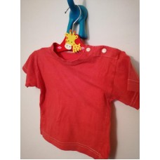 Červené triko s krátkým rukávem