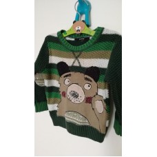 Zelený svetr s výložkami a medvědem